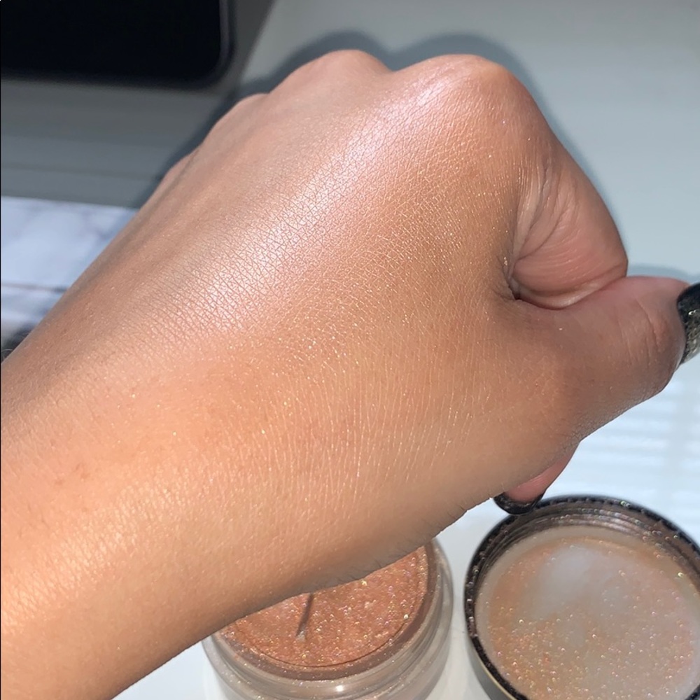 Artist Couture Diamond Glow Powder